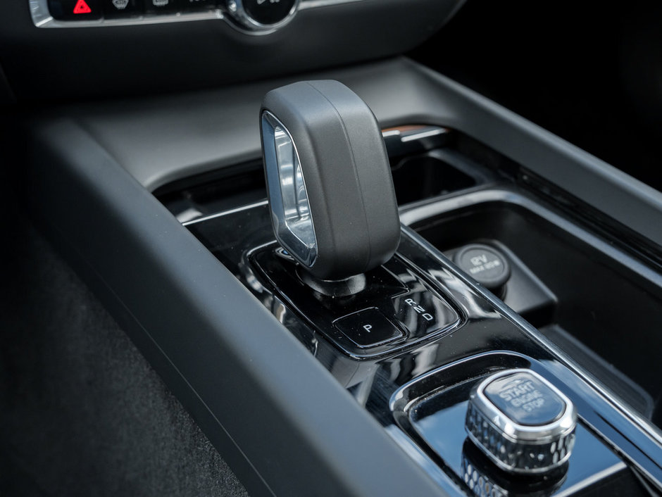 2024 Volvo S60 B5 AWD Plus Dark Theme-15