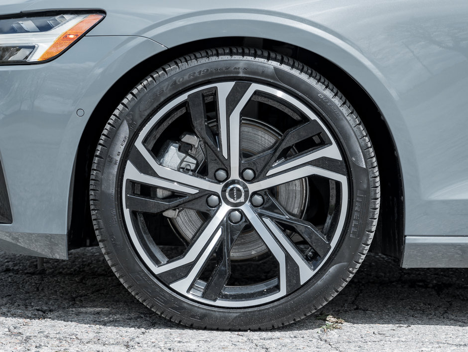 Volvo S60 B5 AWD Plus Dark Theme 2024-3