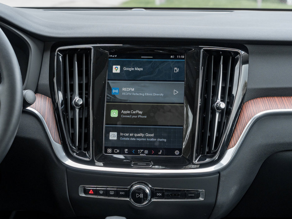 2024 Volvo S60 B5 AWD Plus Dark Theme-24