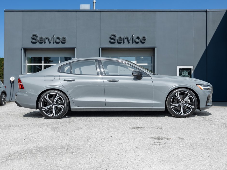 2024 Volvo S60 B5 AWD Plus Dark Theme-4