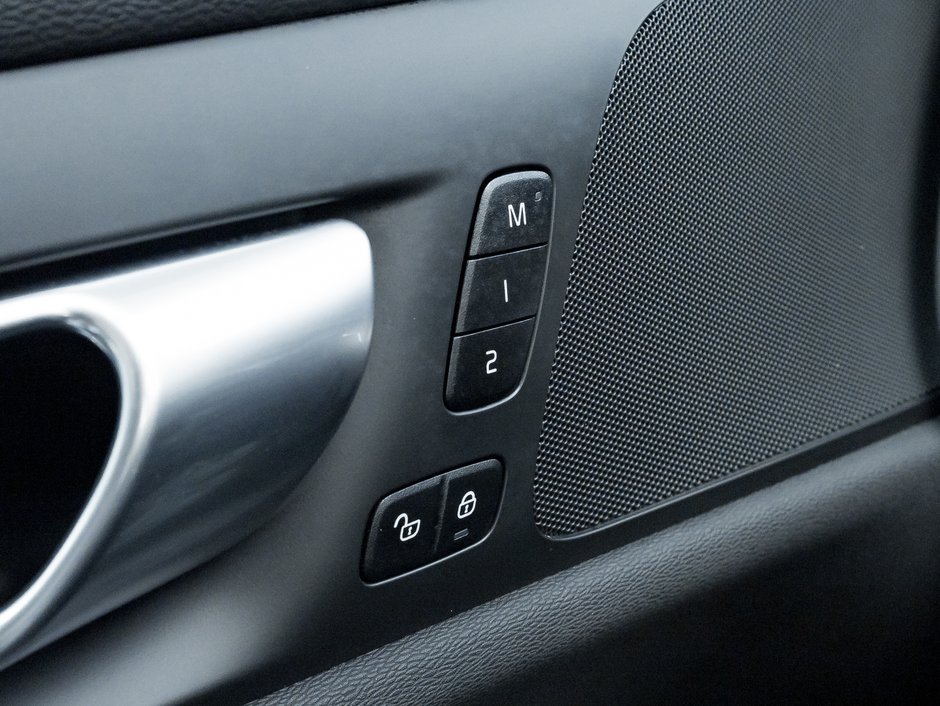 2024 Volvo S60 B5 AWD Plus Dark Theme-16