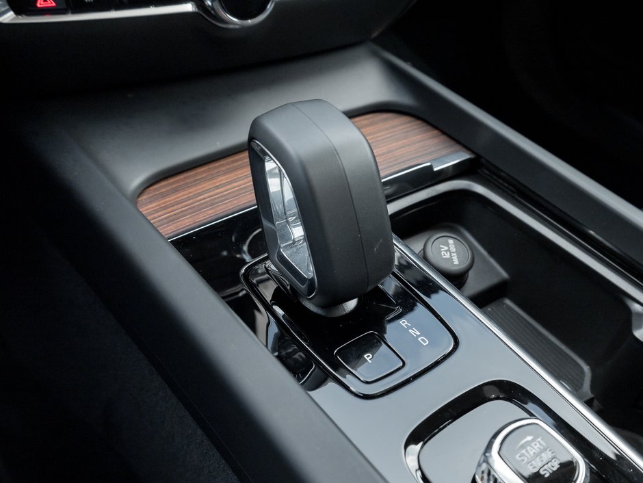 2024 Volvo S60 B5 AWD Plus Dark Theme-17