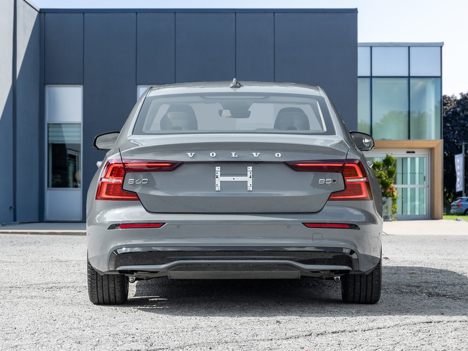 2024 Volvo S60 B5 AWD Plus Dark Theme-5