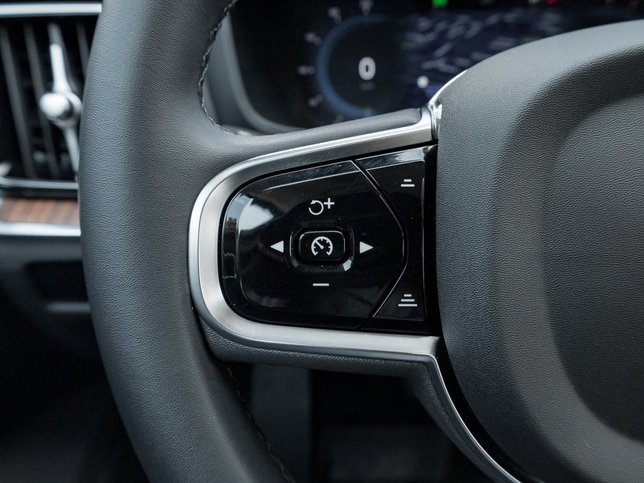 2024 Volvo S60 B5 AWD Plus Dark Theme-8