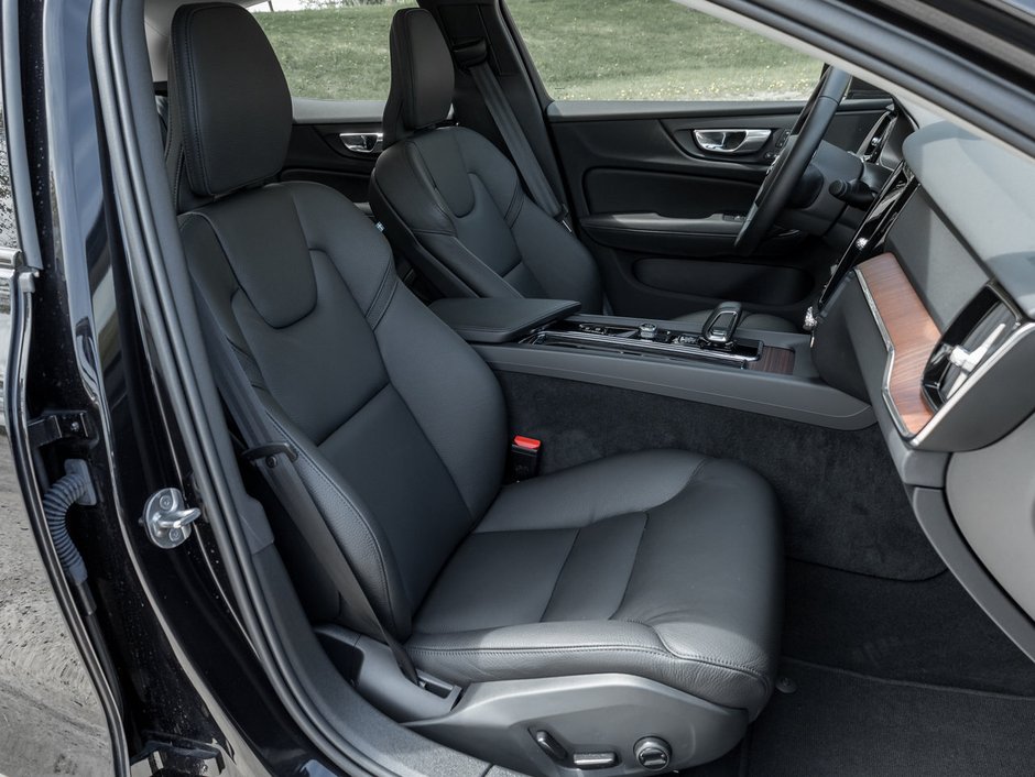 Volvo S60 B5 AWD Plus Dark Theme 2024-24