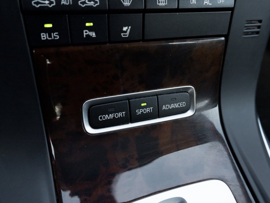 2011 Volvo S80 4dr Sdn AWD  AS IS  AS TRADED-13