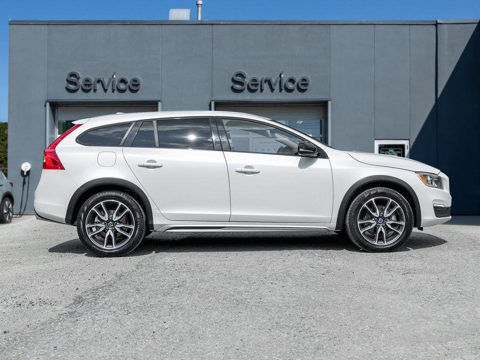 2017 Volvo V60 Cross Country 4dr Wgn T5 PREMIER AWD  SAFETY CERTIFIED-4