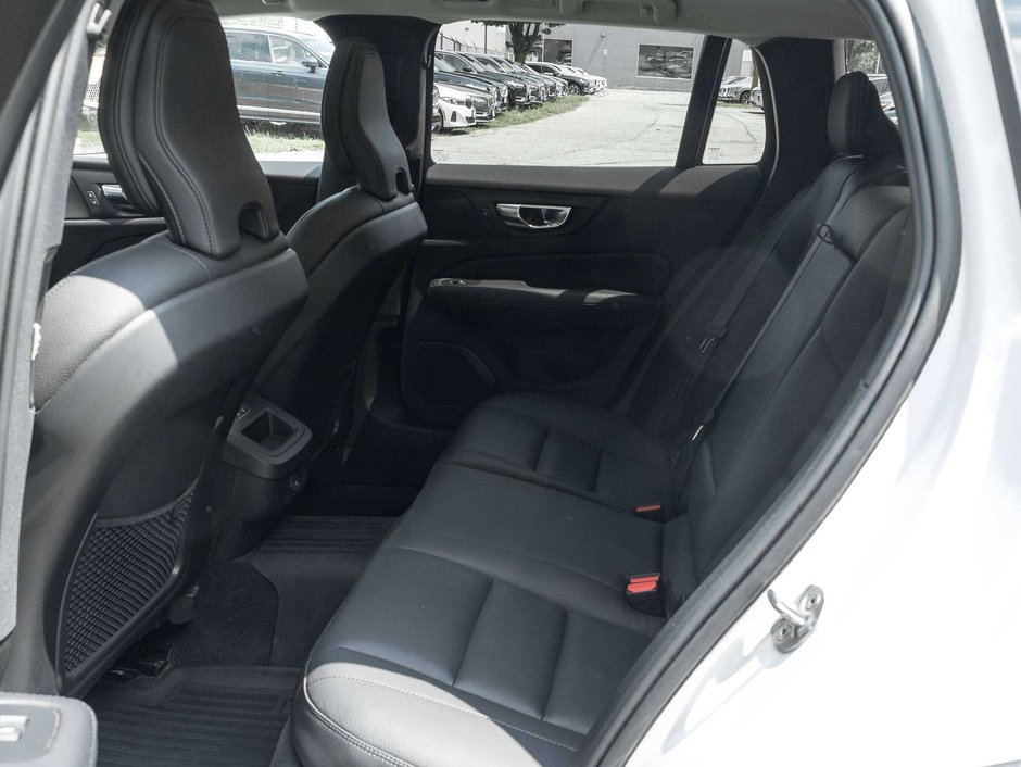 Volvo V60 Cross Country OFF LEASE  ONE OWNER  WELL EQUIPPED  VOLVO CPO 2022-23