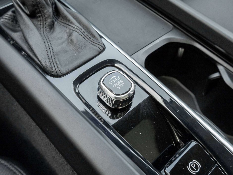 Volvo V60 Cross Country OFF LEASE  ONE OWNER  WELL EQUIPPED  VOLVO CPO 2022-16