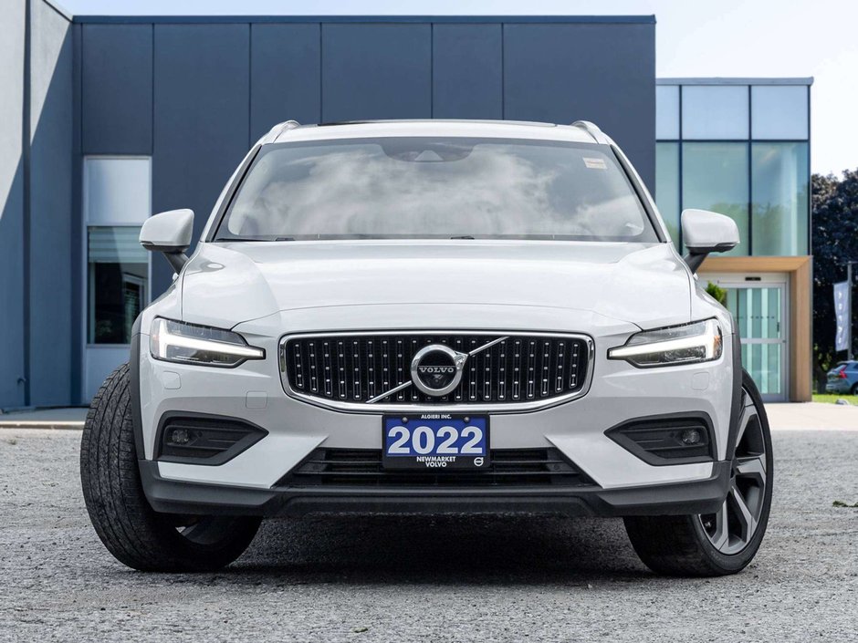 Volvo V60 Cross Country OFF LEASE  ONE OWNER  WELL EQUIPPED  VOLVO CPO 2022-1