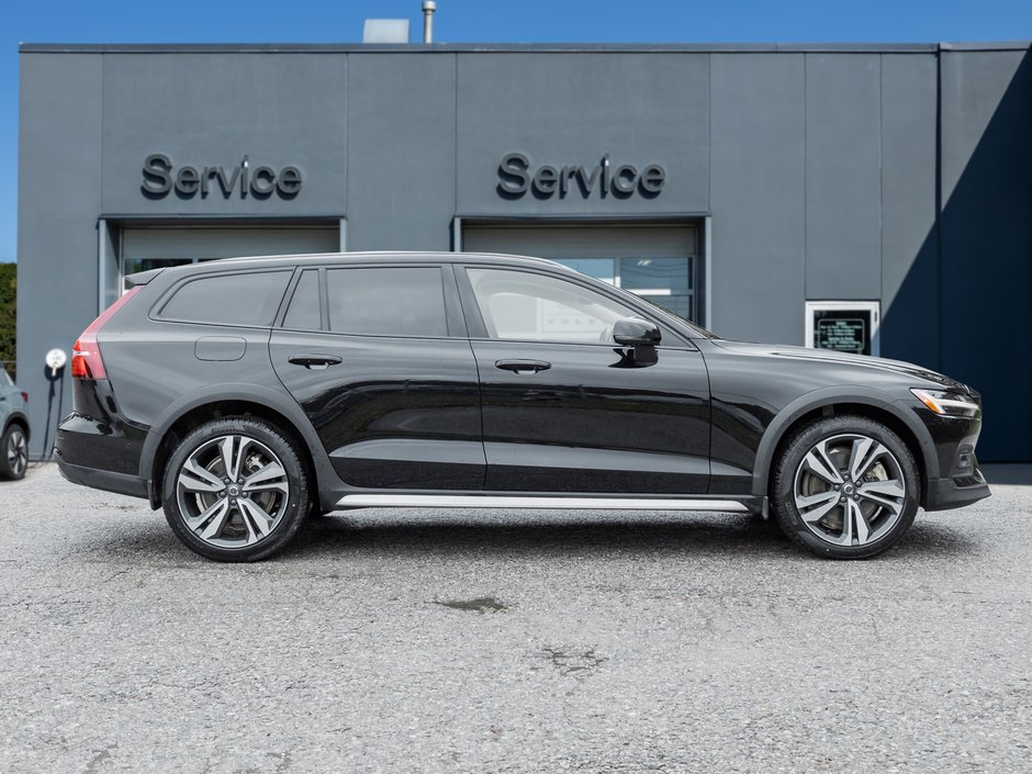 2025 Volvo V60 Cross Country B5 AWD Ultra  B & WILKINS  POLESTAR   19 WHEEL-4