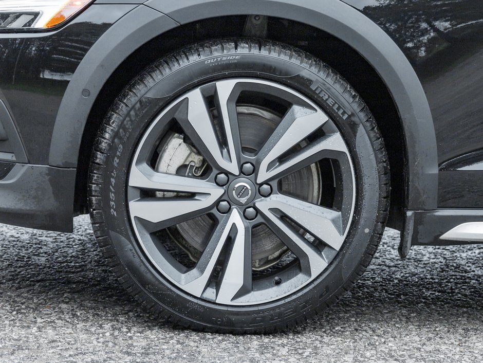 2025 Volvo V60 Cross Country B5 AWD Ultra  B & WILKINS  POLESTAR   19 WHEEL-3
