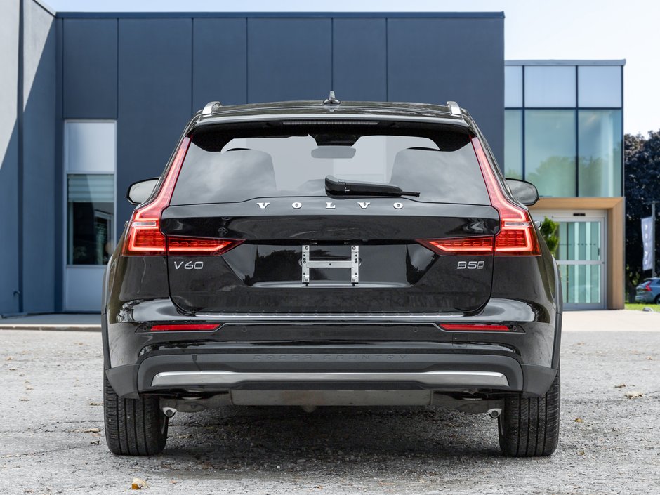 2025 Volvo V60 Cross Country B5 AWD STATION WAGON  VOLVO CPO  NEARLY NEW-5