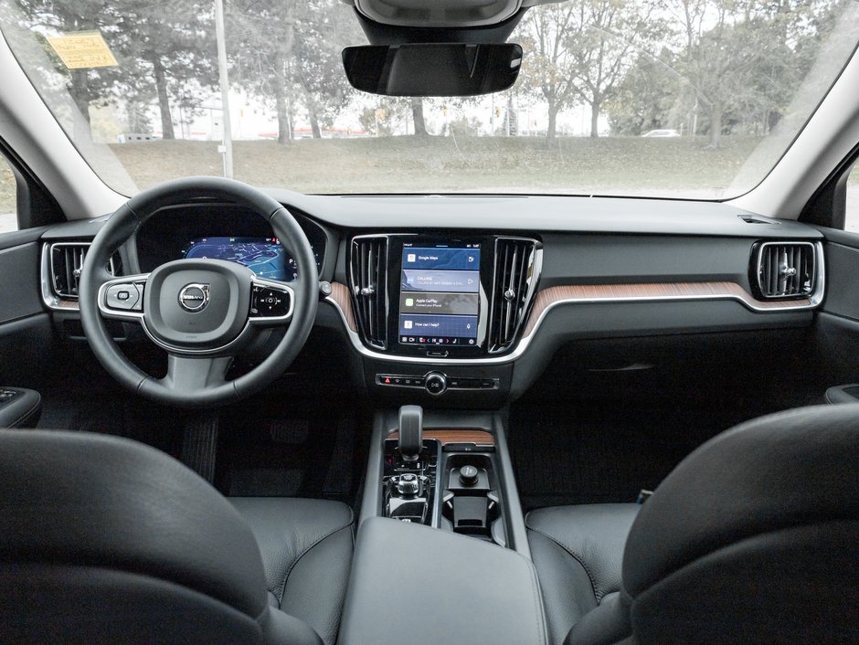 2025 Volvo V60 Cross Country B5 AWD STATION WAGON  VOLVO CPO  NEARLY NEW-23