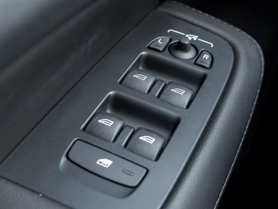 2025 Volvo V60 Cross Country B5 AWD Core  STATION WAGON  VOLVO CPO-12