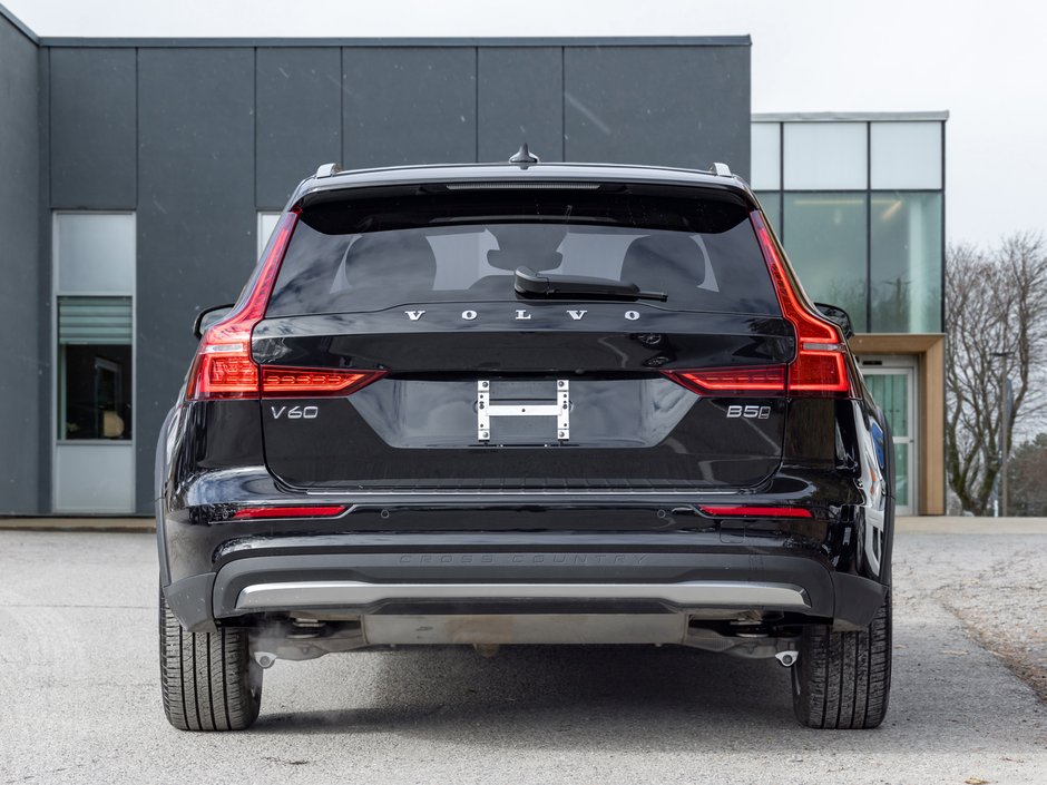 2025 Volvo V60 Cross Country B5 AWD Core  STATION WAGON  VOLVO CPO-5