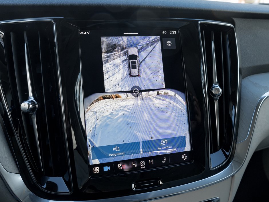 2025 Volvo V60 Cross Country B5 AWD Plus  STATION WAGON  BLOND LEATHER SEATS-12