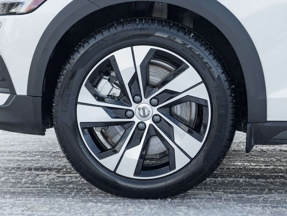 2025 Volvo V60 Cross Country B5 AWD Plus  STATION WAGON  BLOND LEATHER SEATS-3