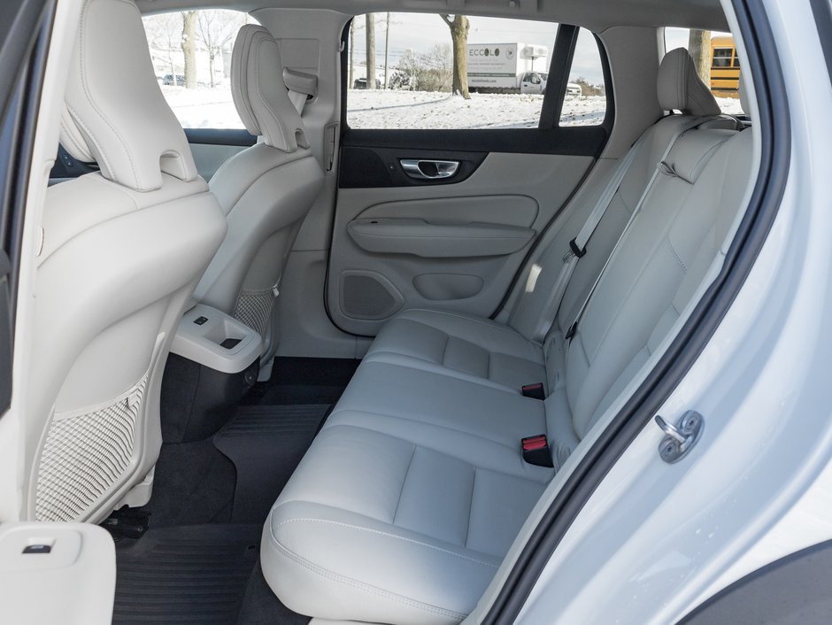 2025 Volvo V60 Cross Country B5 AWD Plus  STATION WAGON  BLOND LEATHER SEATS-21