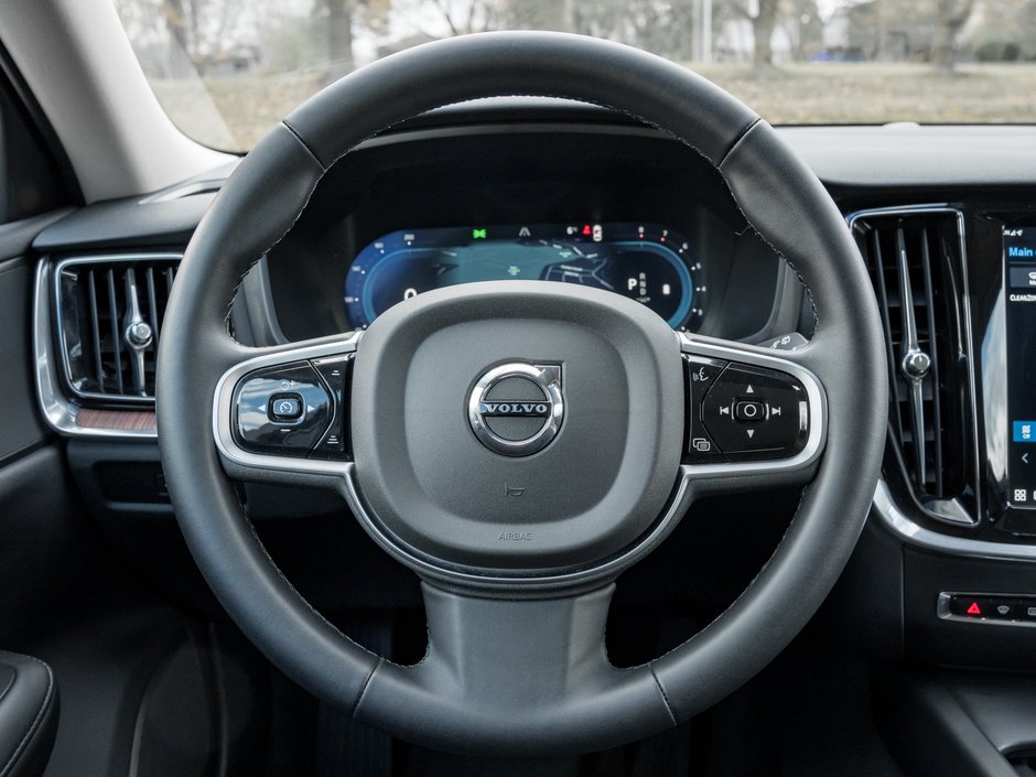 2025 Volvo V60 Cross Country B5 AWD Plus  19 ALLOY WHEELS  STATION WAGON-7