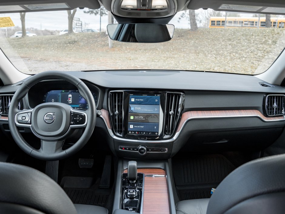 2025 Volvo V60 Cross Country B5 AWD Plus  19 ALLOY WHEELS  STATION WAGON-28