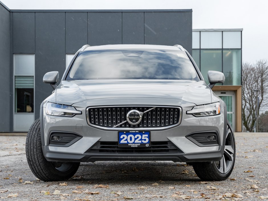 2025 Volvo V60 Cross Country B5 AWD Plus  19 ALLOY WHEELS  STATION WAGON-1