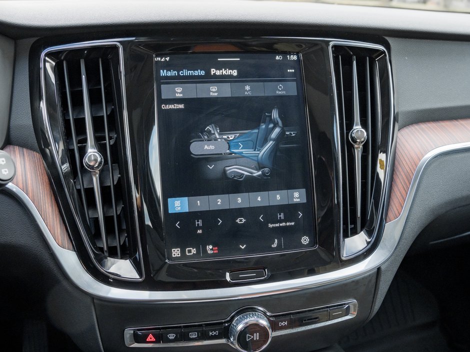 2025 Volvo V60 Cross Country B5 AWD Plus  19 ALLOY WHEELS  STATION WAGON-22