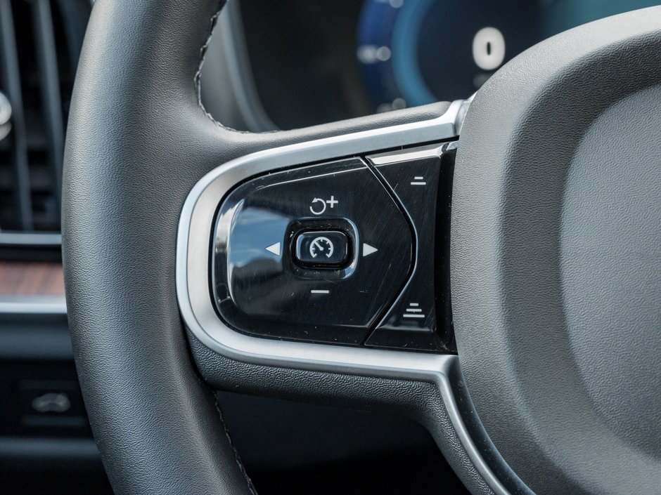 2025 Volvo V60 Cross Country B5 AWD Plus  19 ALLOY WHEELS  STATION WAGON-8