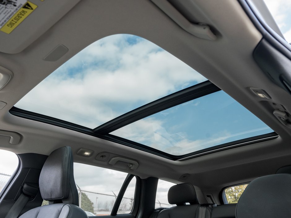 2025 Volvo V60 Cross Country B5 AWD Plus  19 ALLOY WHEELS  STATION WAGON-24