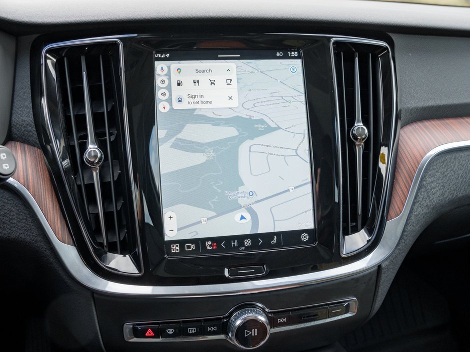 2025 Volvo V60 Cross Country B5 AWD Plus  19 ALLOY WHEELS  STATION WAGON-12