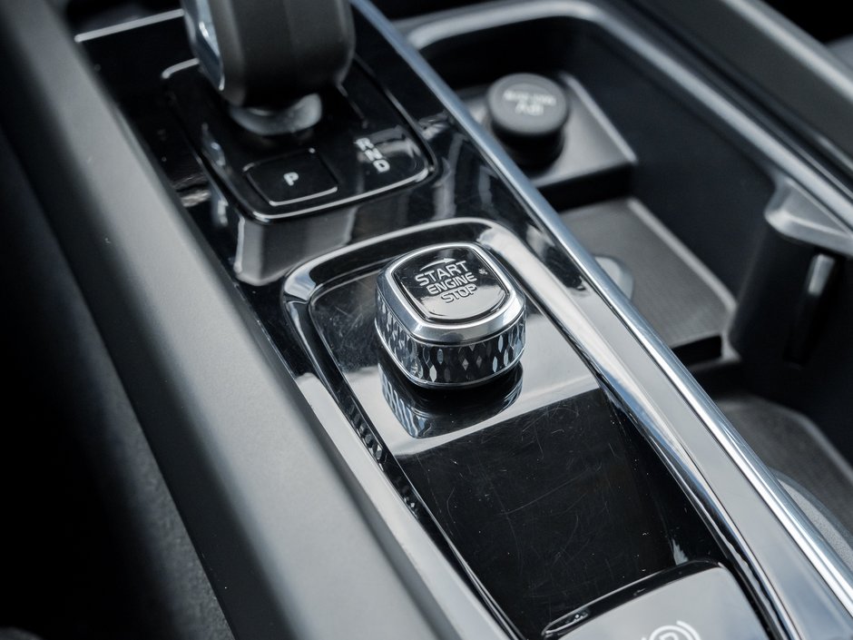 2025 Volvo V60 Cross Country B5 AWD Plus  19 ALLOY WHEELS  STATION WAGON-19