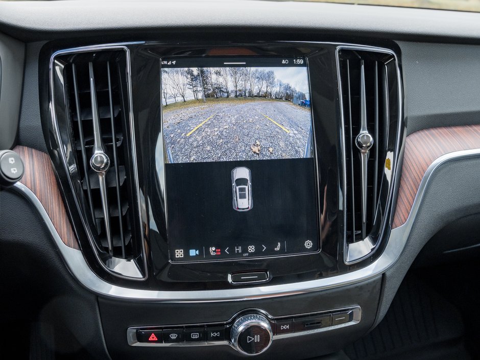 2025 Volvo V60 Cross Country B5 AWD Plus  19 ALLOY WHEELS  STATION WAGON-14