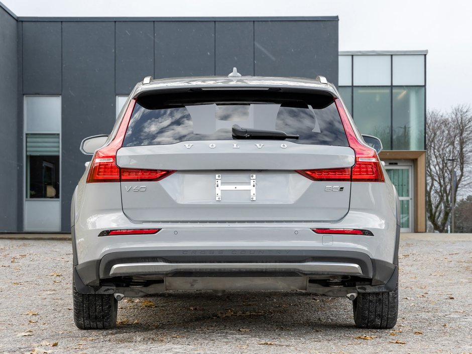 2025 Volvo V60 Cross Country B5 AWD Plus  19 ALLOY WHEELS  STATION WAGON-4