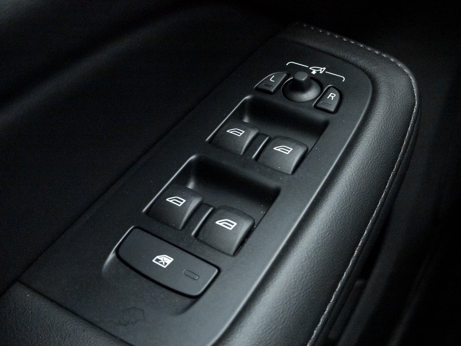 2025 Volvo V60 Cross Country B5 AWD Core  NEARLY NEW  STATION WAGON  VOLVO CPO-13