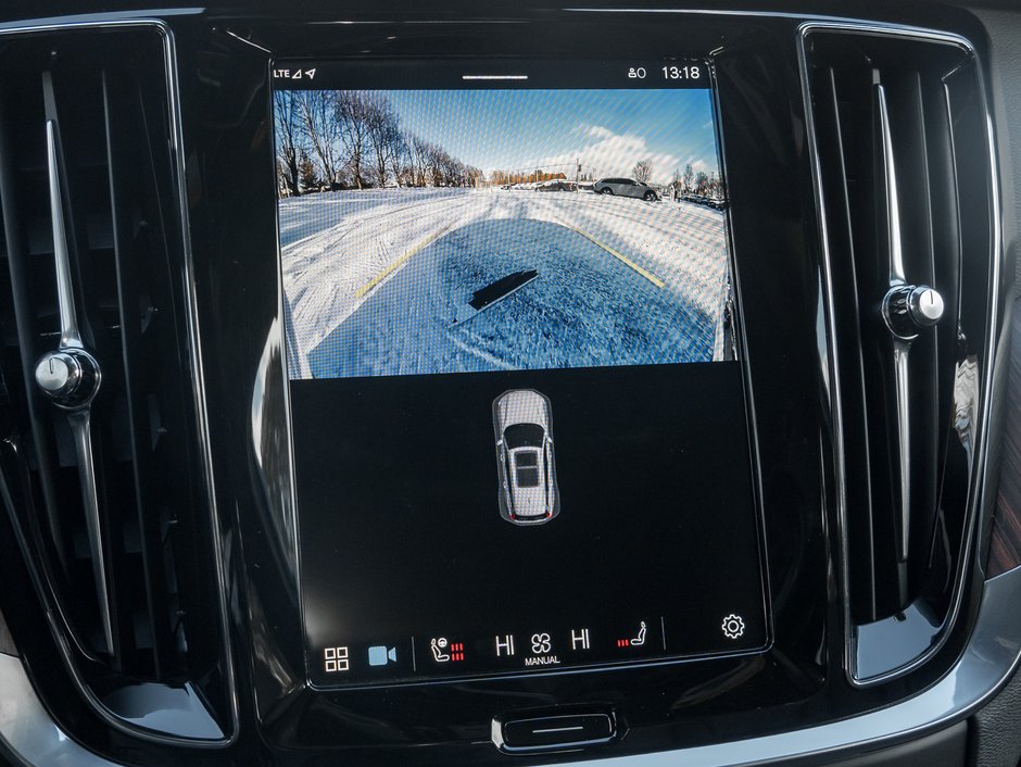 Volvo V60 Cross Country B5 AWD Plus  CPO RATE fr 3.49%*  STATION WAGON 2025-12