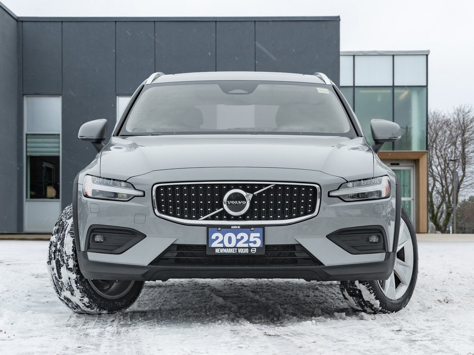 Volvo V60 Cross Country B5 AWD Core  18 ALLOY WHEELS  STATION WAGON  CPO 2025-1