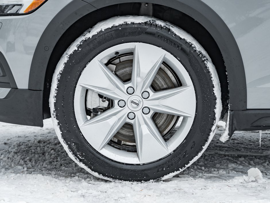 Volvo V60 Cross Country B5 AWD Core  18 ALLOY WHEELS  STATION WAGON  CPO 2025-3