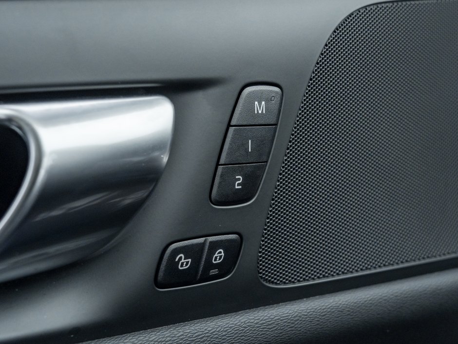 Volvo V60 Cross Country B5 AWD Core  18 ALLOY WHEELS  STATION WAGON  CPO 2025-13