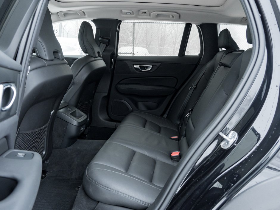 Volvo V60 Cross Country B5 AWD Core  LOW KM  NEARLY NEW  VOLVO CPO 2025-20