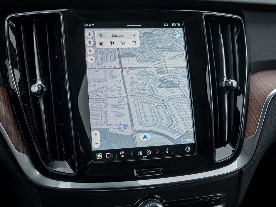 Volvo V60 Cross Country B5 AWD Core  LOW KM  NEARLY NEW  VOLVO CPO 2025-10