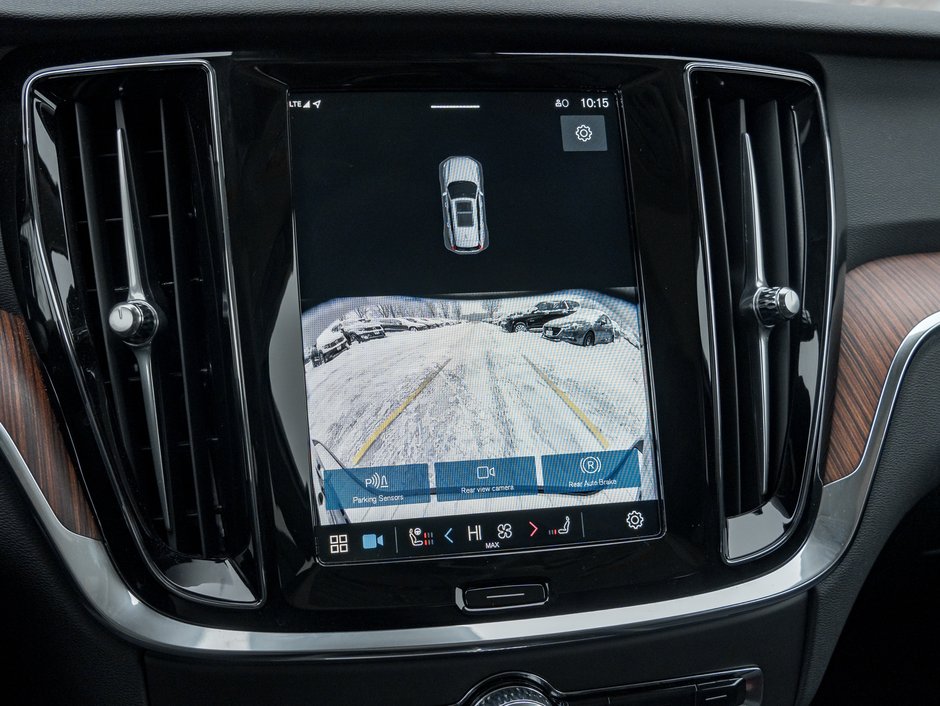 Volvo V60 Cross Country B5 AWD Core  LOW KM  NEARLY NEW  VOLVO CPO 2025-11