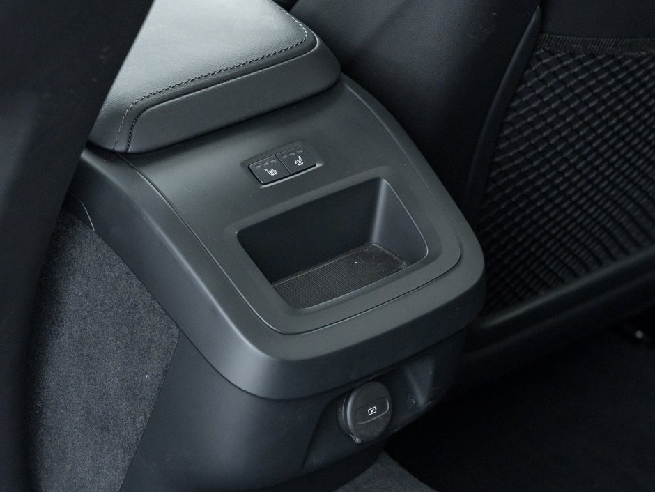 Volvo V60 Cross Country B5 AWD Core  LOW KM  NEARLY NEW  VOLVO CPO 2025-21