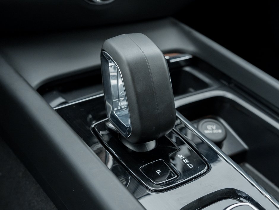 Volvo V60 Cross Country B5 AWD Core  LOW KM  NEARLY NEW  VOLVO CPO 2025-14