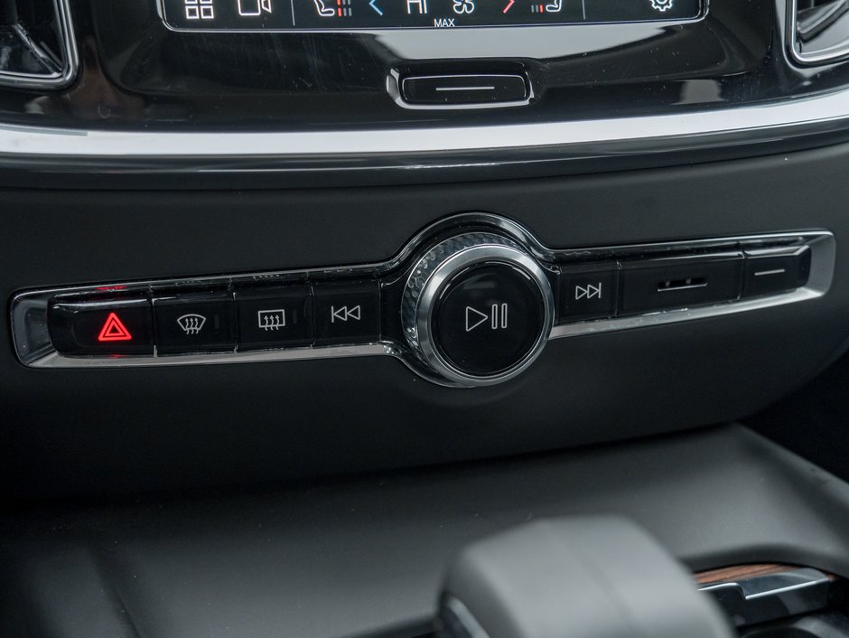 Volvo V60 Cross Country B5 AWD Core  LOW KM  NEARLY NEW  VOLVO CPO 2025-15