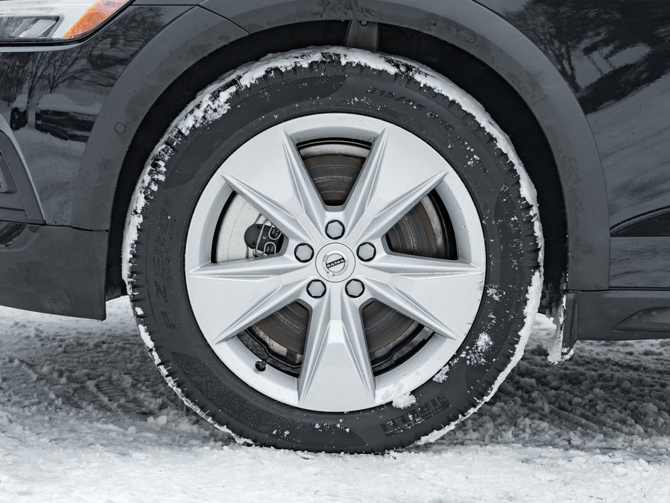 Volvo V60 Cross Country B5 AWD Core  LOW KM  NEARLY NEW  VOLVO CPO 2025-3