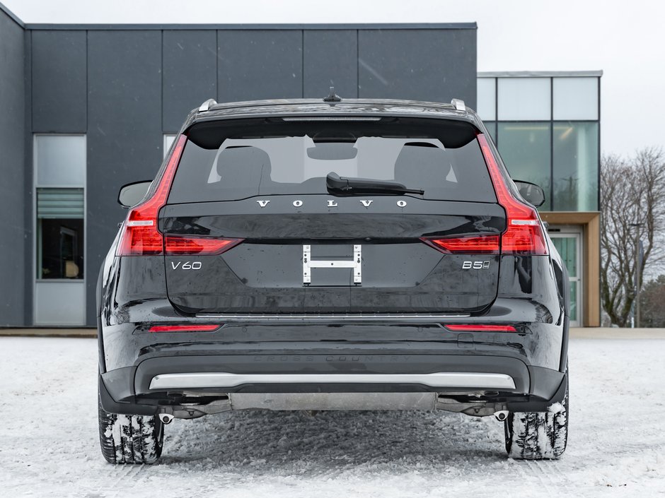 Volvo V60 Cross Country B5 AWD Core  LOW KM  NEARLY NEW  VOLVO CPO 2025-5