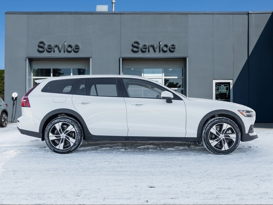 Volvo V60 Cross Country B5 AWD PLUS  ISD 5th Aug 2025  CPO RATE FROM 3.49% 2025-4