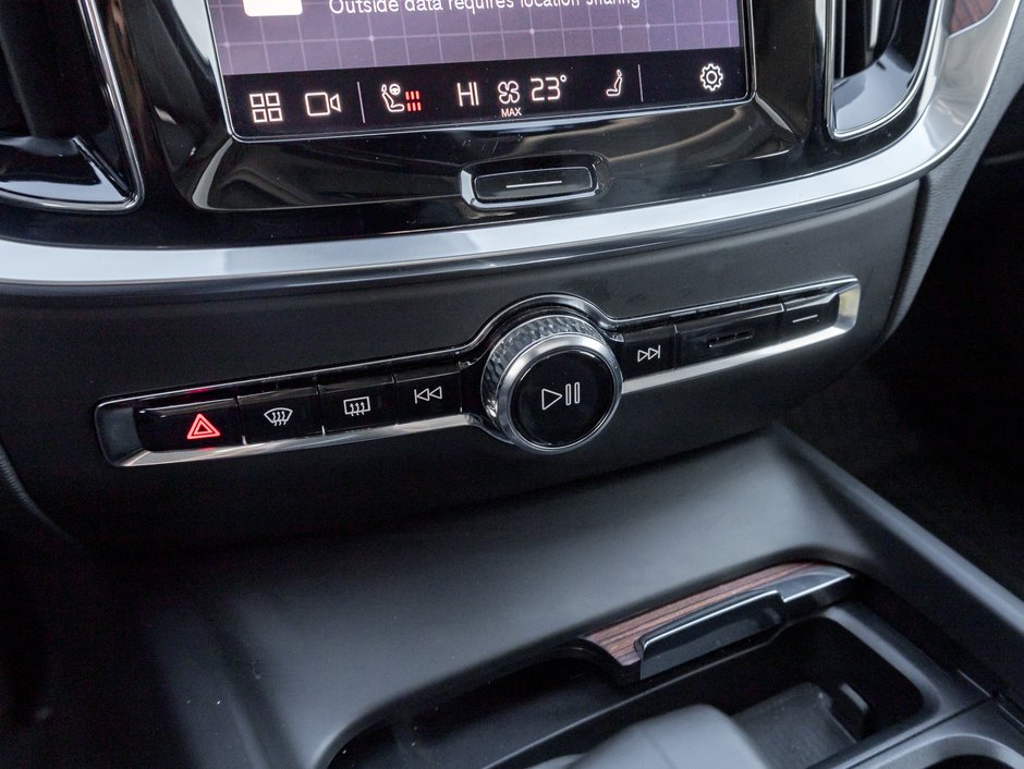 Volvo V60 Cross Country B5 AWD PLUS  ISD 5th Aug 2025  CPO RATE FROM 3.49% 2025-17