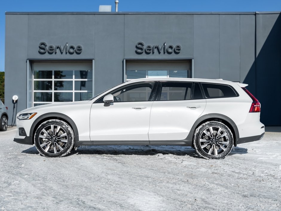 2025 Volvo V60 Cross Country B5 AWD PLUS  19 ALLOY WHEELS  CLIMATE PACK  CPO-2