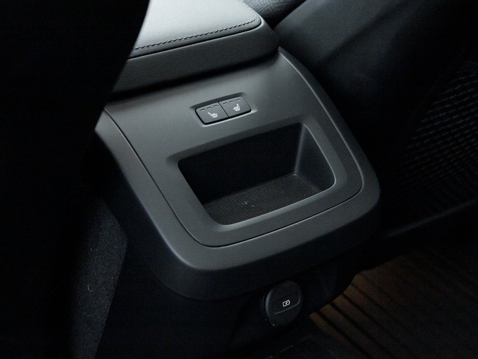 2025 Volvo V60 Cross Country B5 AWD Plus  19 ALLOY WHEELS  LOW KM  CPO-21